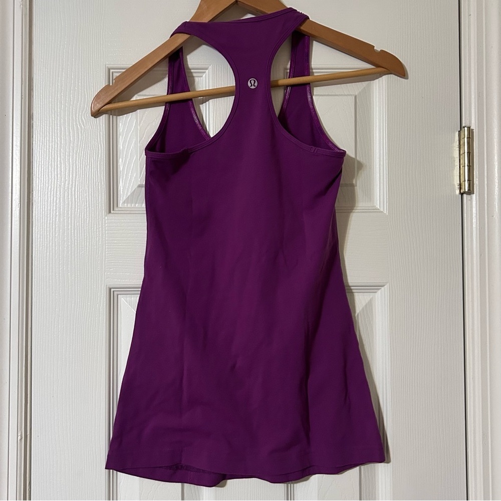 Lululemon Athletica Chilled Grape Athletic Top size 4. Excellent condition - Picture 3 of 4